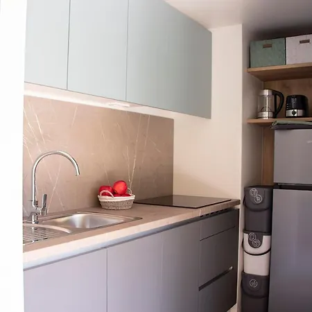 Hisa Uran كوباريد